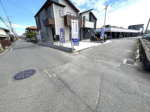 角地で陽当たり良好+開放感有り！