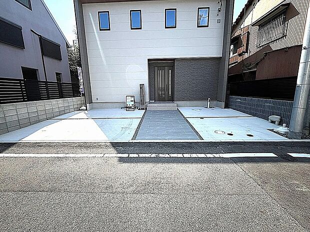 【駐車場】駐車並列3台可能でカーライフを満喫!