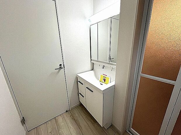 【洗面化粧台】使い勝手の良いスタイリッシュなデザインの洗面化粧台！