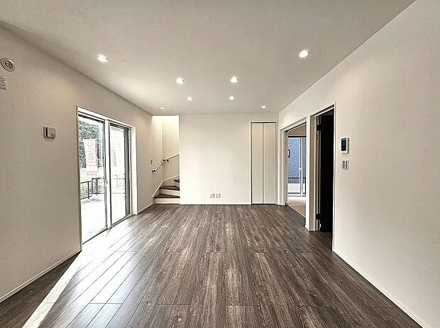 【【4号地】リビング】隣接する和室とつなげるとさらに広々空間に♪