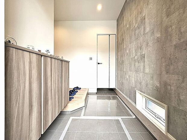 【 【1号地】玄関】開放的な玄関!シューズボックス+シューズインクローク付きで玄関すっきり♪