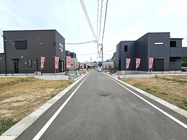 【分譲地街並】街並みが計画されていて住環境が良く、比較的安全性も高く、新しく住み始めた人同士なのでコミュニティにも馴染みやすいです♪
