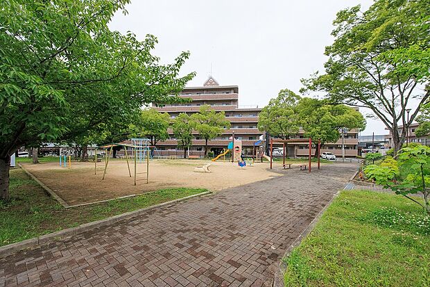 割子川公園(約80m)