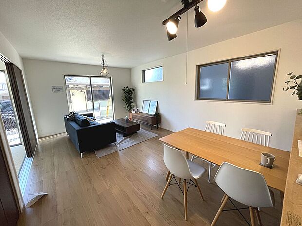 【リビング】LDK広々17.5帖！南東向きの明るいリビング♪