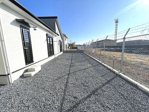 【庭】 BBQも楽しめる広いお庭！