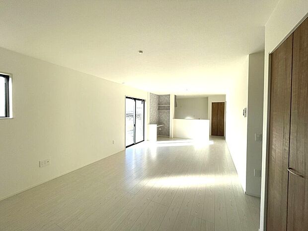 【リビング】南向きの明るいリビング♪