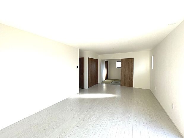 【リビング】LDK+和室でさらに広々26.1帖！