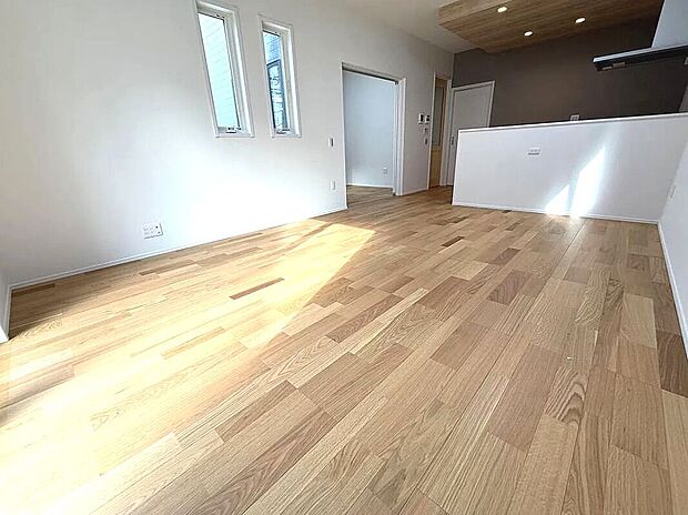 【【28号地】リビング】LDK広々16帖！洋室とつなげてさらに広々20.3帖！