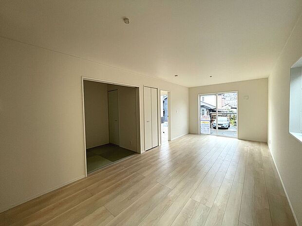 【【2号棟】リビング】LDK+和室でさらに広々21.5帖！