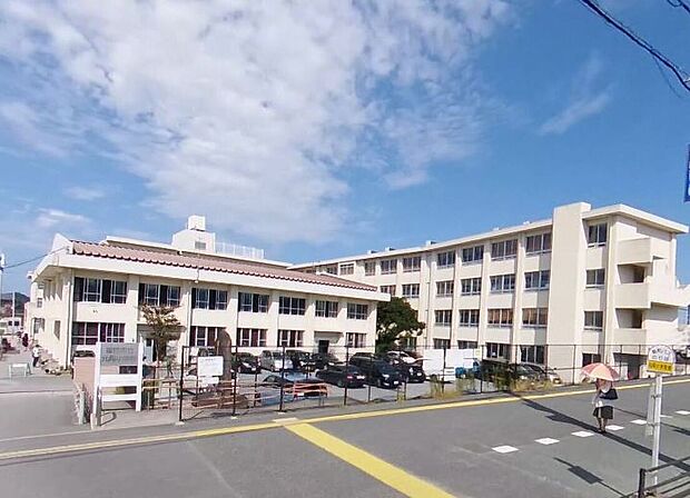 福岡市立元岡小学校（約1,000m）