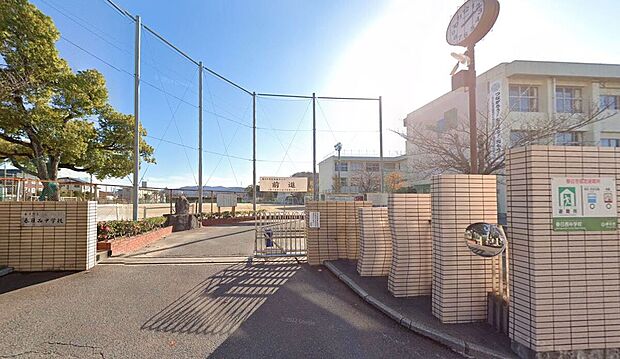 春日市立春日西中学校(約1,400m)