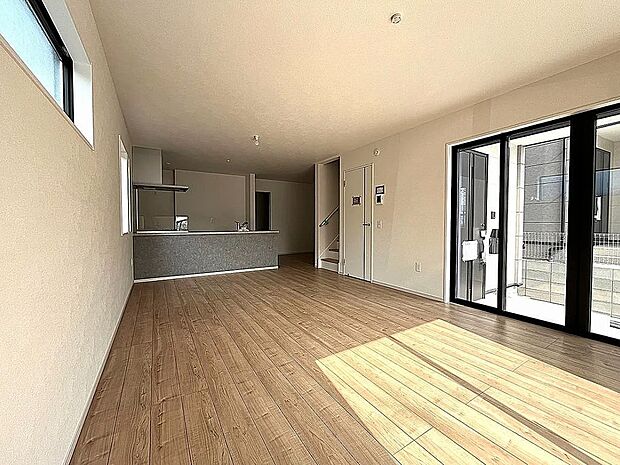 【【1号棟】リビング】LDK広々22.2帖!