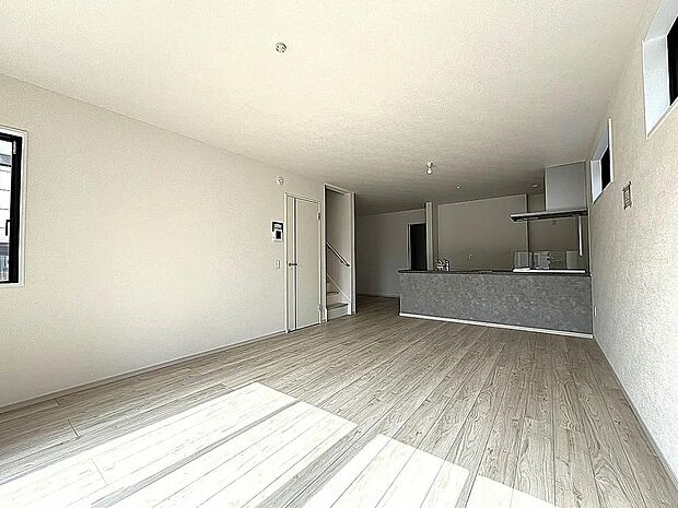 【【2号棟】リビング】LDK広々21.2帖!