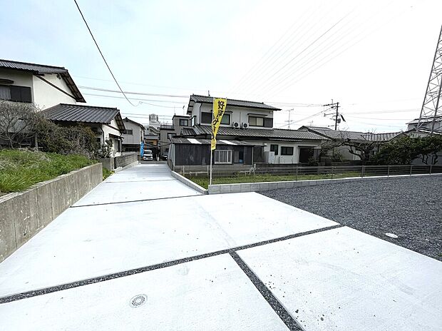 【駐車場】駐車スペース広々！来客時や将来も安心♪