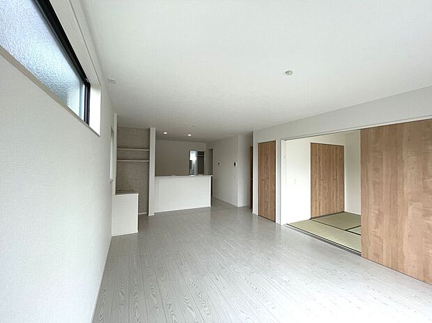 【リビング】LDK広々18.5帖！
