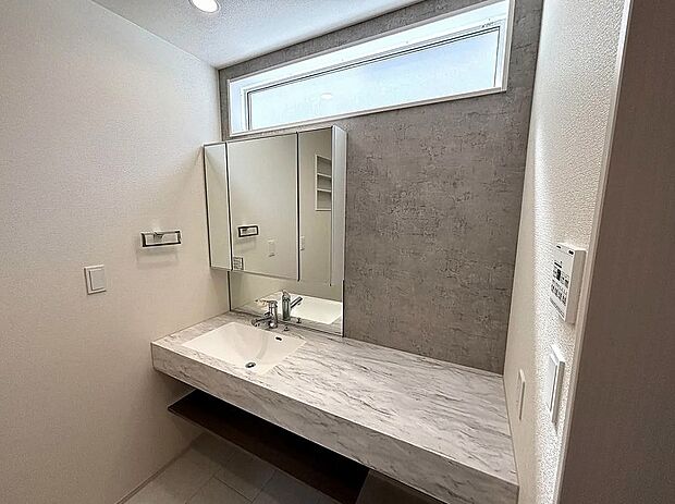 【【2号棟】洗面化粧台】ホテルライクでお洒落な洗面化粧台!床の掃除も楽々♪