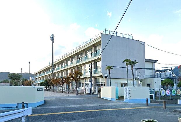 那珂川市立安徳北小学校（約1,100m）