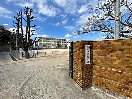 福岡市立香住丘小学校 500ｍ(徒歩7分)