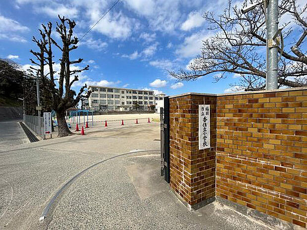 福岡市立香住丘小学校（約500m）