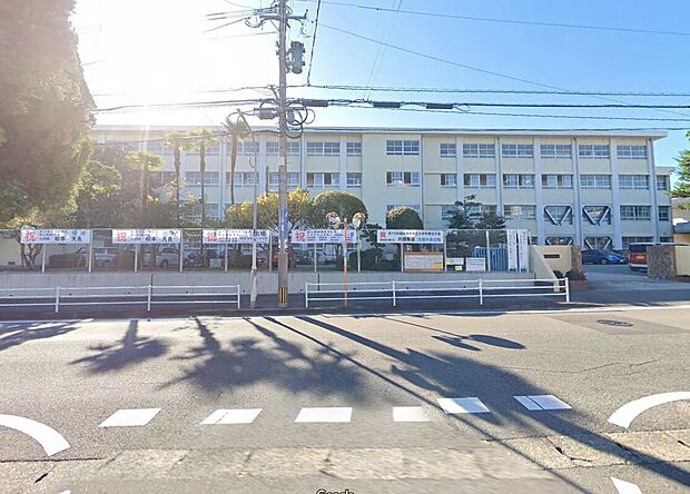 福岡市立長尾中学校（約390m）