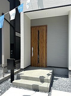 【2号棟】玄関ポーチ