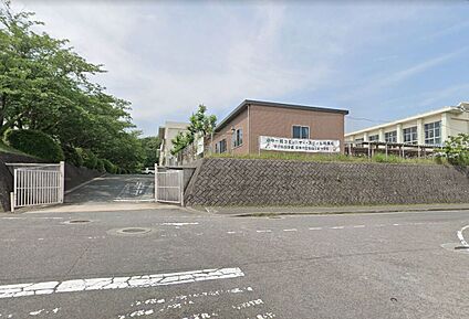 宗像市立自由ヶ丘中学校 800ｍ(徒歩10分)