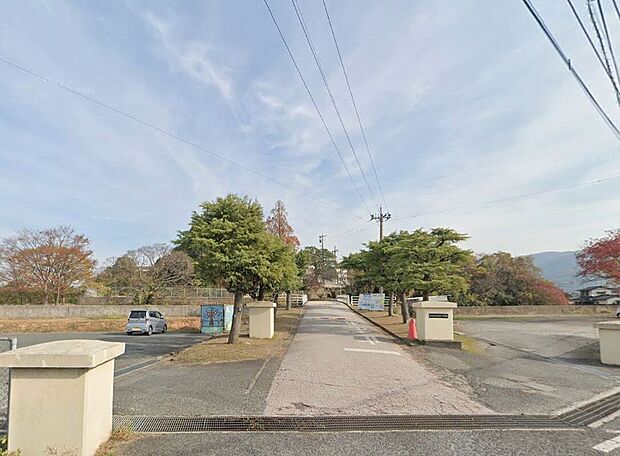 直方市立直方第二中学校（約2,700m）