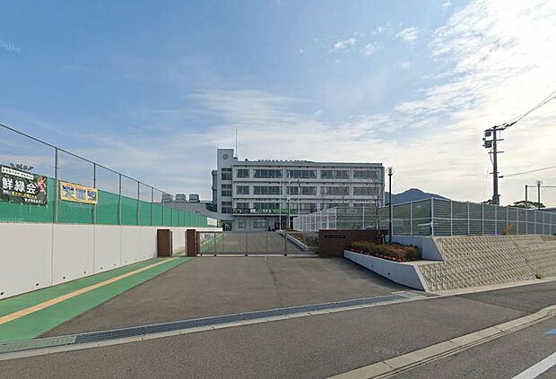 新宮町新宮東中学校(約750m)