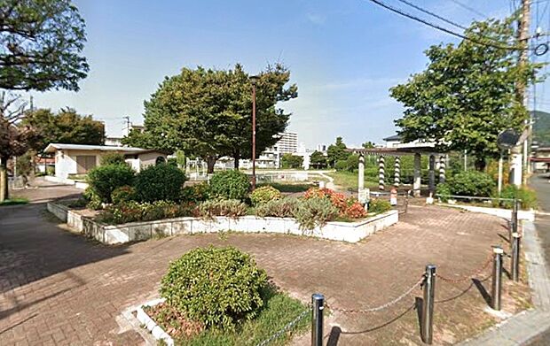 菊ヶ丘公園（約300m）