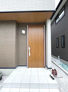 【2号棟】玄関ポーチ
