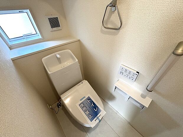 【トイレ】快適な温水洗浄便座！トイレは1階と2階にあります♪