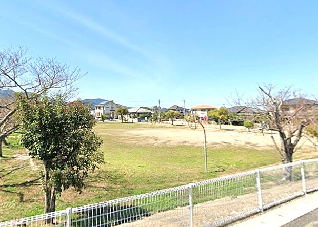 旭中央公園（約80m）