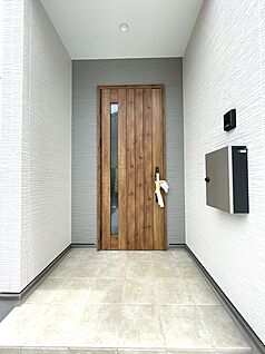 【1号棟】玄関ポーチ