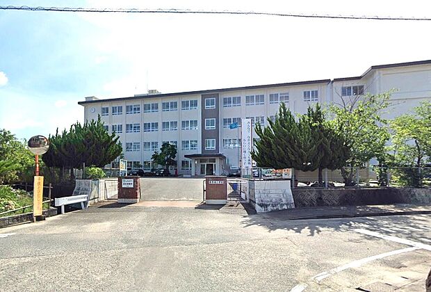 糸島市立前原南小学校（約650m）