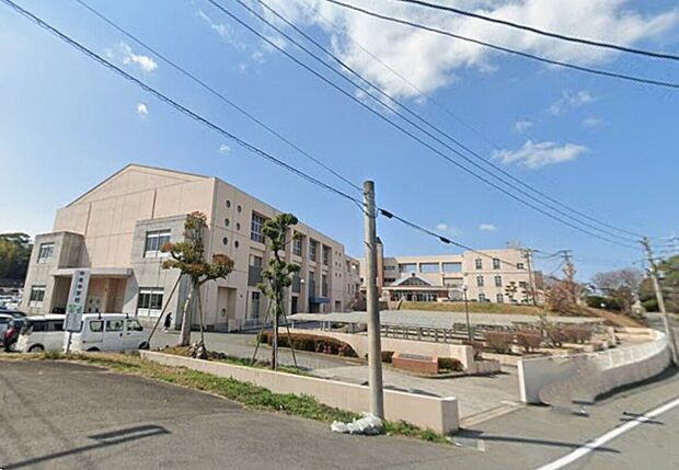 宗像市立中央中学校(約2,100m)