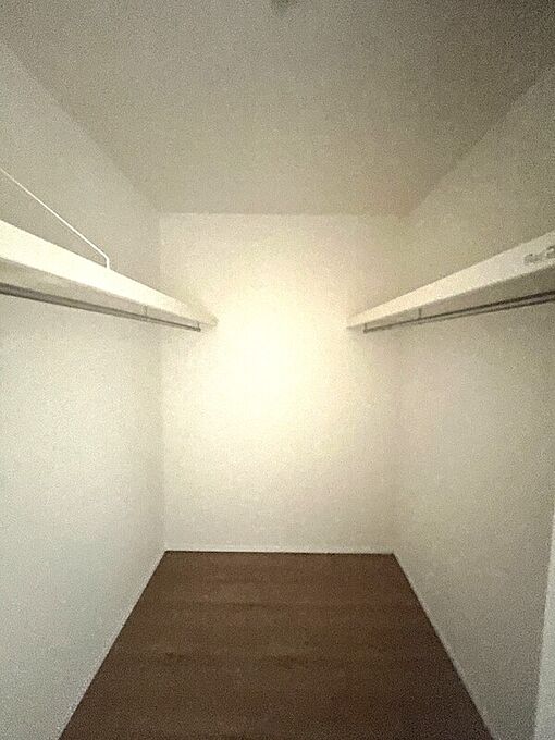 主寝室に大容量のウォークインクローゼット付き!