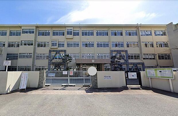 福岡市立三筑小学校(約500m)