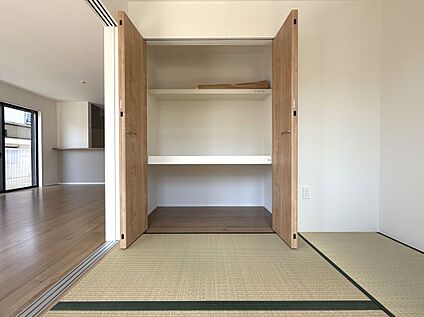 押入