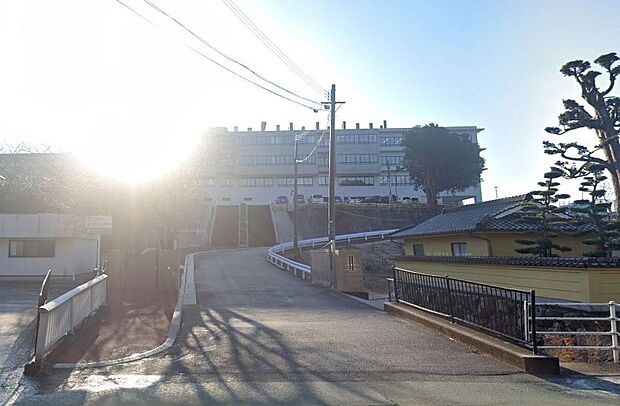 田川市立田川東中学校(約450m)