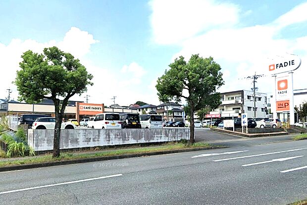 カフェファディ太宰府店（約800m）