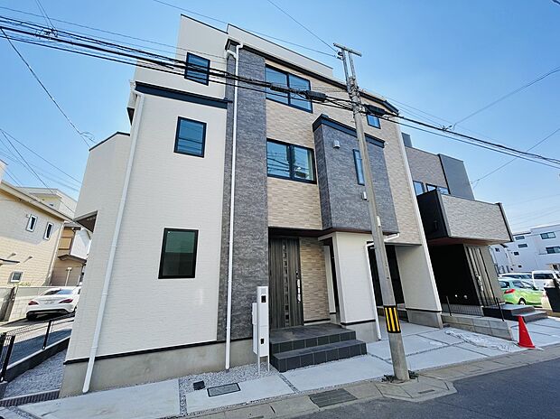 【現地外観】■外観、間取り、陽当たり、風通り、リビング、キッチン、駐車、スペース、眺望、街並み、周辺環境など、こちらの物件で毎日の暮らしに役立つポイント「知って納得」生活イメージを詳しく説明させて頂きます。