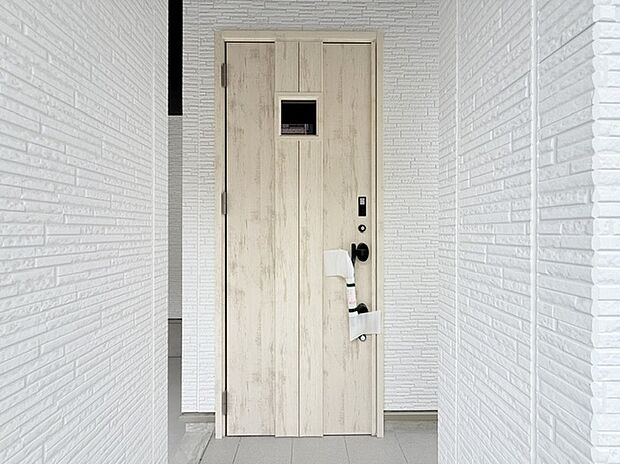 【玄関】■外観、間取り、陽当たり、風通り、リビング、キッチン、駐車、スペース、眺望、街並み、周辺環境など、こちらの物件で毎日の暮らしに役立つポイント「知って納得」生活イメージを詳しく説明させて頂きます。