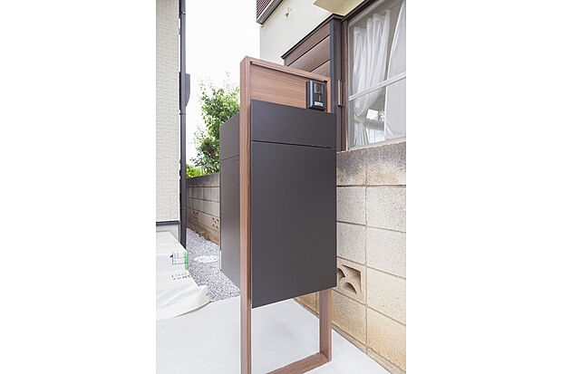 【宅配ボックス】留守の間や対面を気にせずに荷物が受け取れる宅配ボックス機能