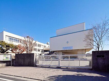 東村山市立東村山第二中学校 790m