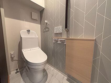 【E棟 トイレ】