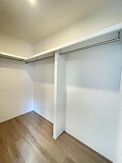 【M棟 ウォークインクローゼット】