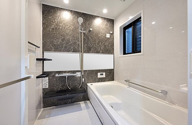 【【浴室同仕様】】お子様と一緒に入浴するのに十分な広さ♪湯船につかりながらゆっくりご家族との会話を楽しむなど、リラックスしたバスタイムを過ごせそうです。