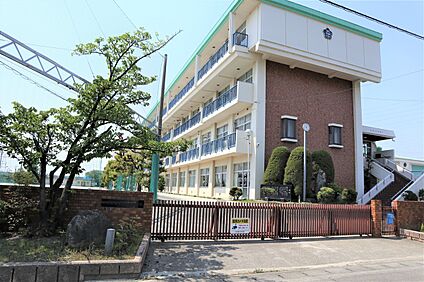 天神中学校 約820m(徒歩約11分)