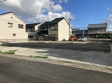 【前面道路含む現地写真】