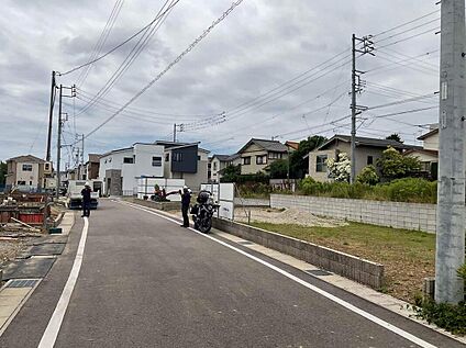 【前面道路含む現地写真】
